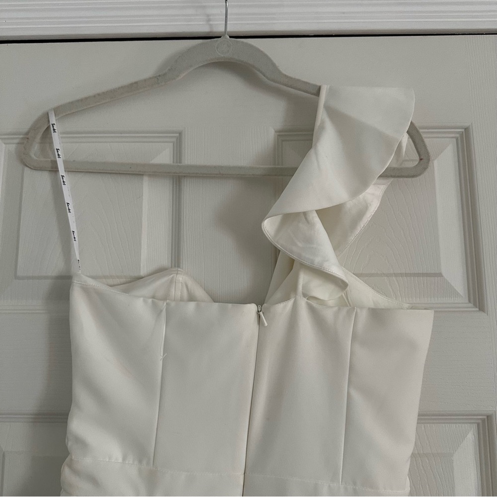 Bardot Camelia One-Shoulder Ruffle Midi Dress in Ivory Size 6 - Picture 9 of 12